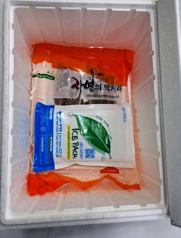 먹거리를 담았습니다. 자연의 재료만을 신선한 그대로 사용한 Food Nature Fresh. 전화 ICE 시험사 SEGAERO HOTEL 세계로 063-858-2342. 포장지/아이스템 SE21.kr.