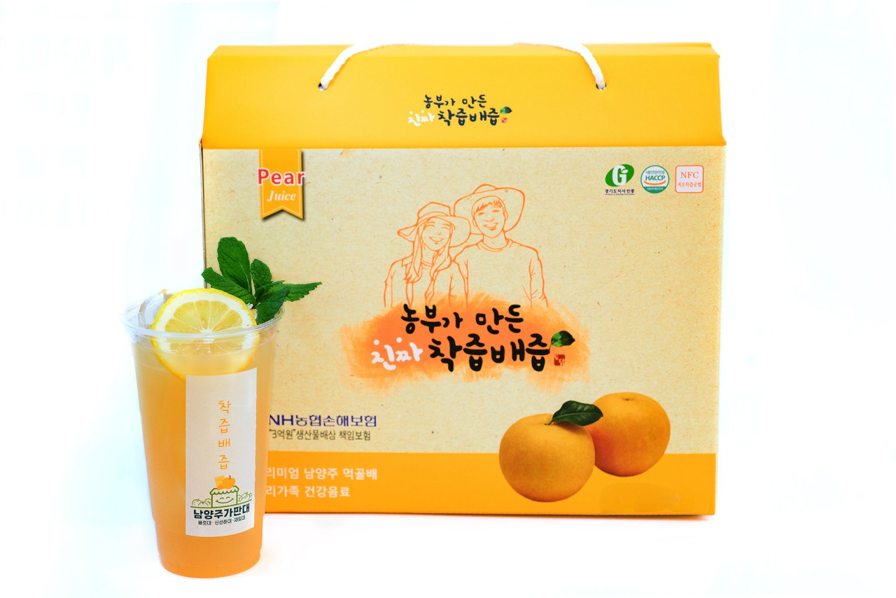 어떻게 배송되나요?착즙배즙 한박스(30봉) 상품 배송﻿﻿배송일 : 월~금 오전 9시 전 결제한 상품에 대해 당일 출고보관 기간, 방법 : 제조일로부터 1년, 실온보관저희 도담배즙은 배송 중 상품이 파손되는 사고를 최소화하기위해 에어캡으로 포장을 한 후 도담농원 아웃박스에 넣어 배송이 됩니다.① 청년농부가 처음부터 끝까지 직접 제조합니다.② 선물용으로 꼼꼼하게 포장해 드립니다.③ 파손을 막기 위해 에어캡으로 포장하여 전용 아웃박스에 넣어 발송합니다.④ 혹시라도 파손된 배즙은 묻지도 따지지도 않고 다시 보내드립니다.﻿제품 구성 및 표기사항제품명: 농부가 만든 진짜 착즙배즙생산지: 경기도 남양주시 별내면 청학로 응달길 47생산자명: 지은정포장단위별 내용물 용량: 100ml포장단위별 수량: 한박스30포원재료명: 배 99.9% , 비타민C0.1%영양성분: 100ml당 50kcal보관방법: 직사광선을 피하여 서늘한 곳에 보관 하십시오섭취방법: 1일 2회이상(음용기호에 따라 차갑게 해서 드셔도 좋습니다)소비자상담: 010-8926-8583﻿