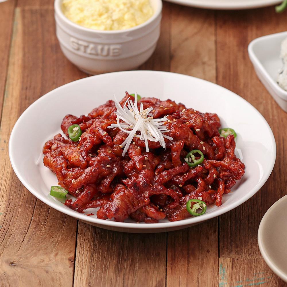 청춘불판 무뼈불닭발 200g 4팩 (마늘소스 2팩 증정)  뼈없는 매운 닭발 캠핑 간편조리