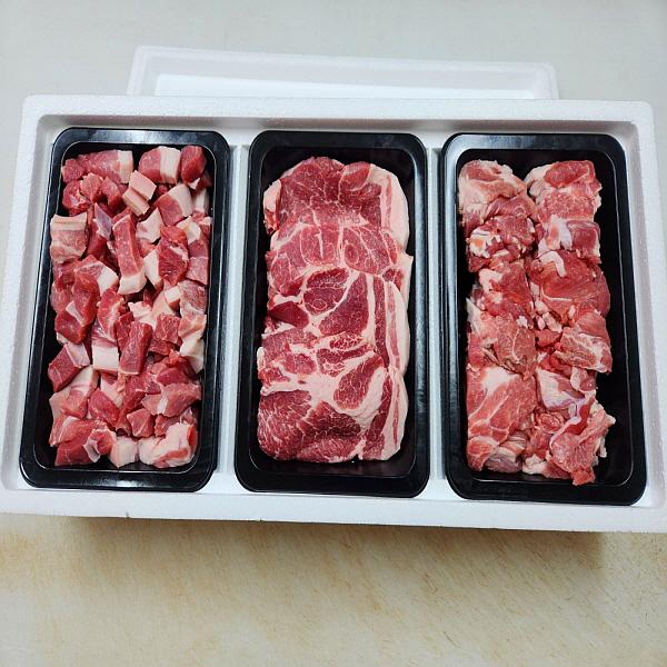2.4kg 대용량 국내산 암돼지 3종 세트 생목살 & 앞다리 주물럭 & 앞다리 찌개